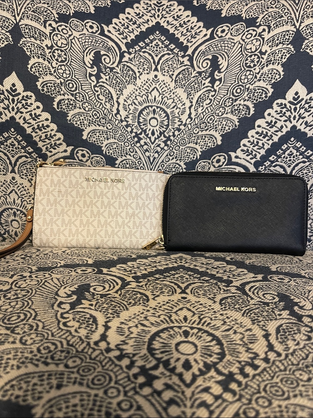 Michael Kors Black and Vanilla Signature Zip Wallet Duo